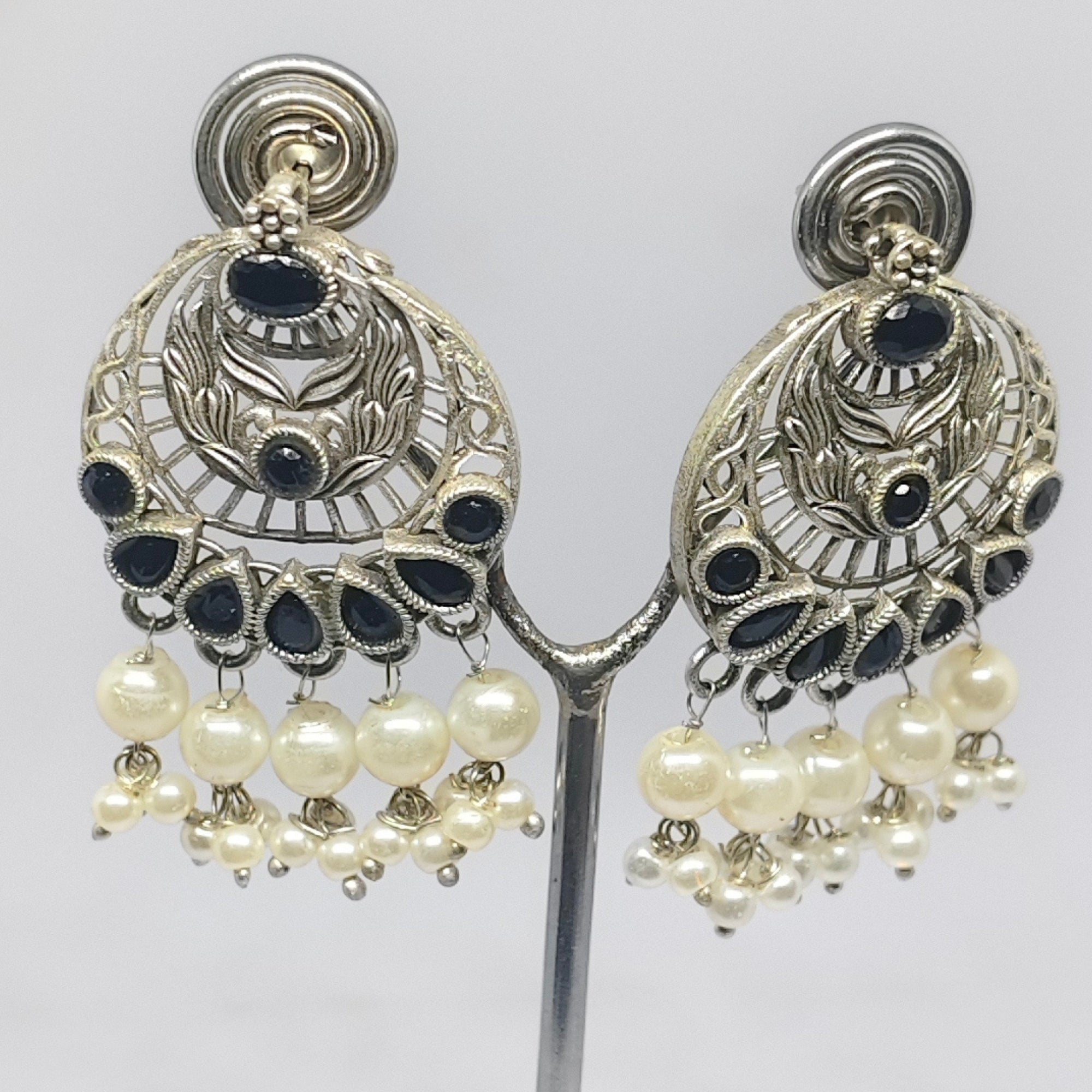 Black Stone & Pearl Stud