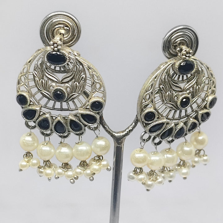 Black Stone & Pearl Stud