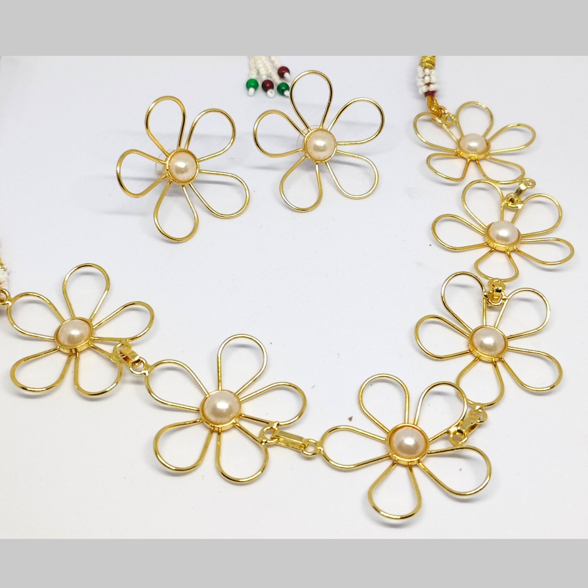 Elegant Floral Necklace