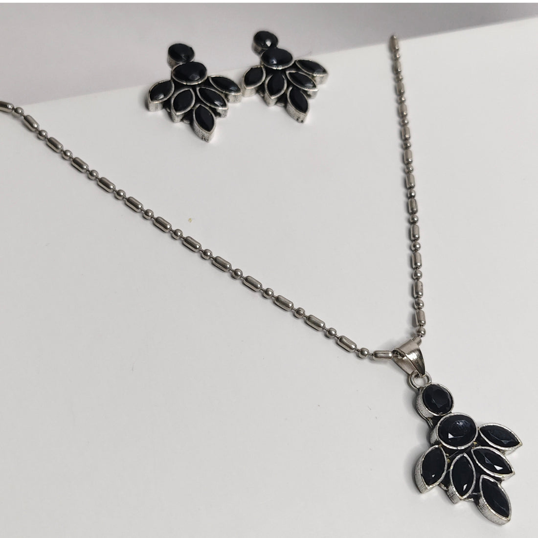 Black Bloom Pendant set